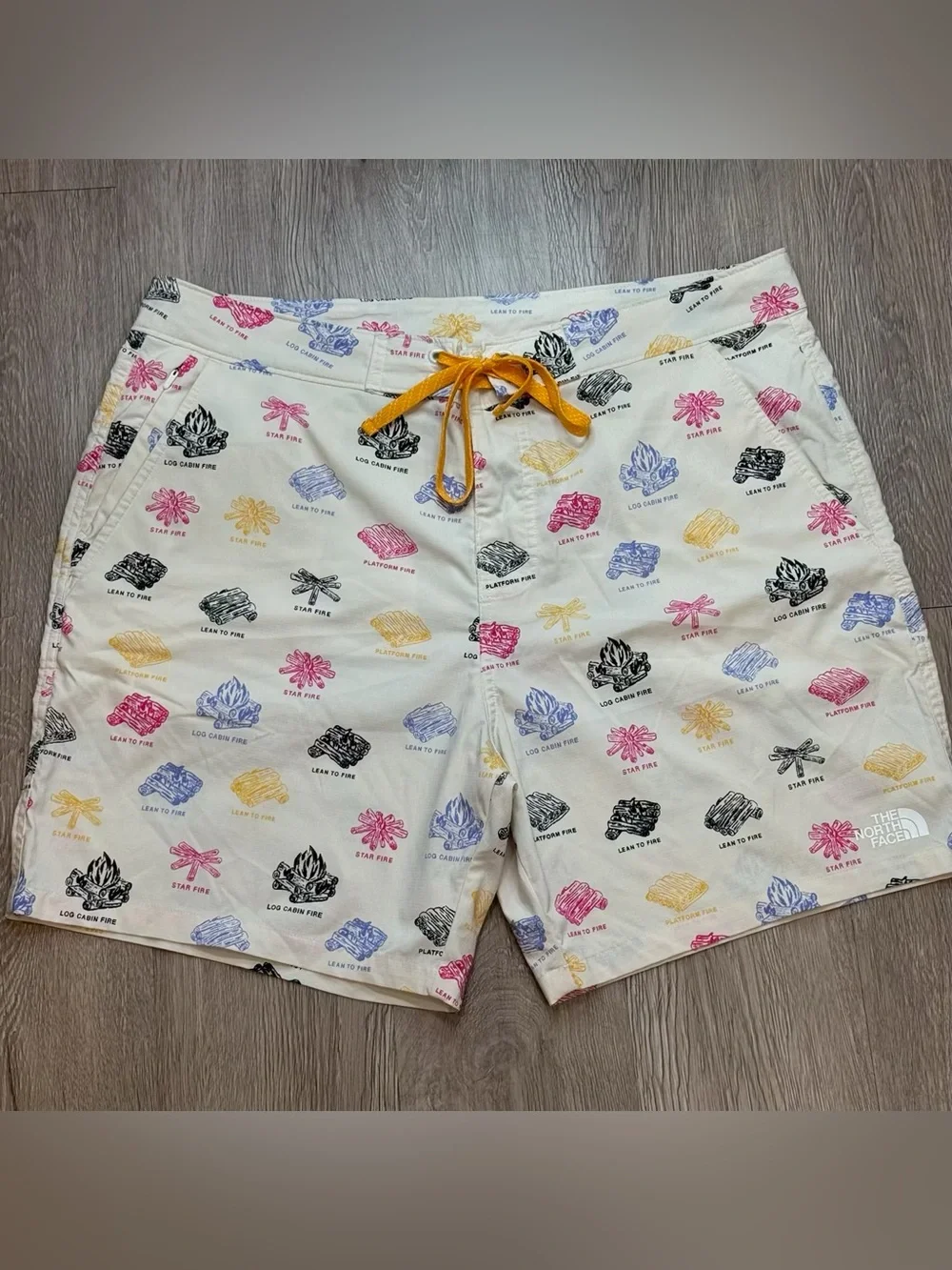 New THE NORTH FACE  SZ 36  Campfire print Swim trunks